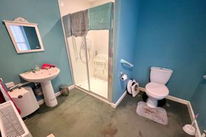 En-suite- click for photo gallery